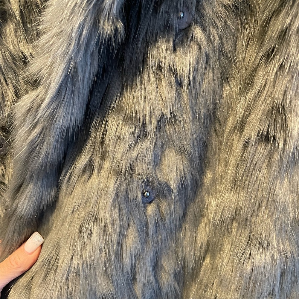 Vera wang grey faux fur coat - Picture 5 of 8